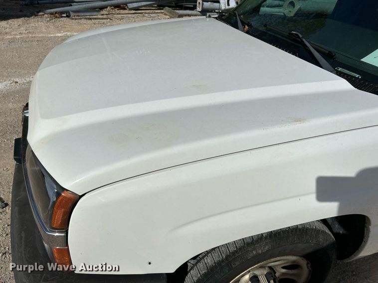 image for item NQ9988 2005 Chevrolet Silverado 1500  pickup truck