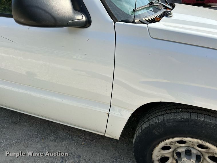 image for item NQ9988 2005 Chevrolet Silverado 1500  pickup truck