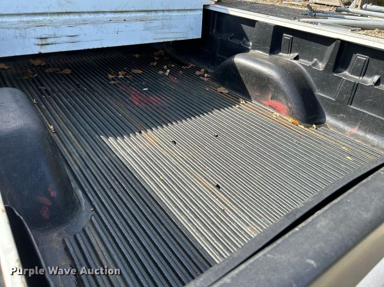 image for item NQ9988 2005 Chevrolet Silverado 1500  pickup truck