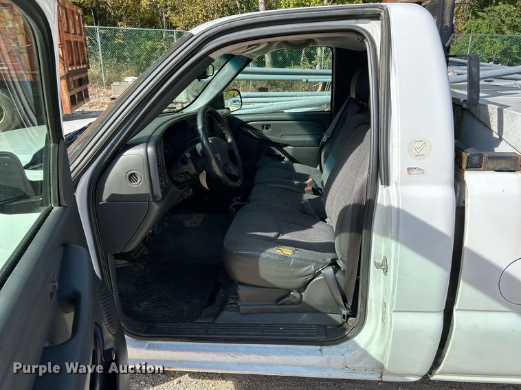 image for item NQ9988 2005 Chevrolet Silverado 1500  pickup truck