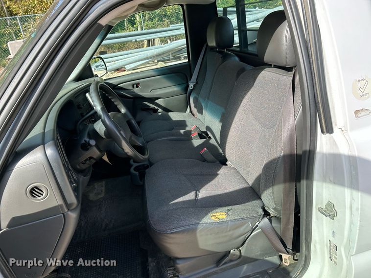 image for item NQ9988 2005 Chevrolet Silverado 1500  pickup truck