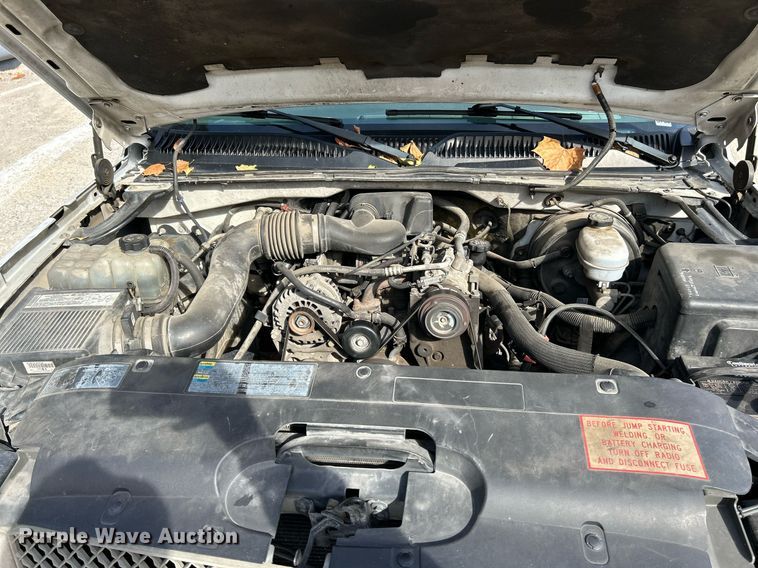 image for item NQ9988 2005 Chevrolet Silverado 1500  pickup truck