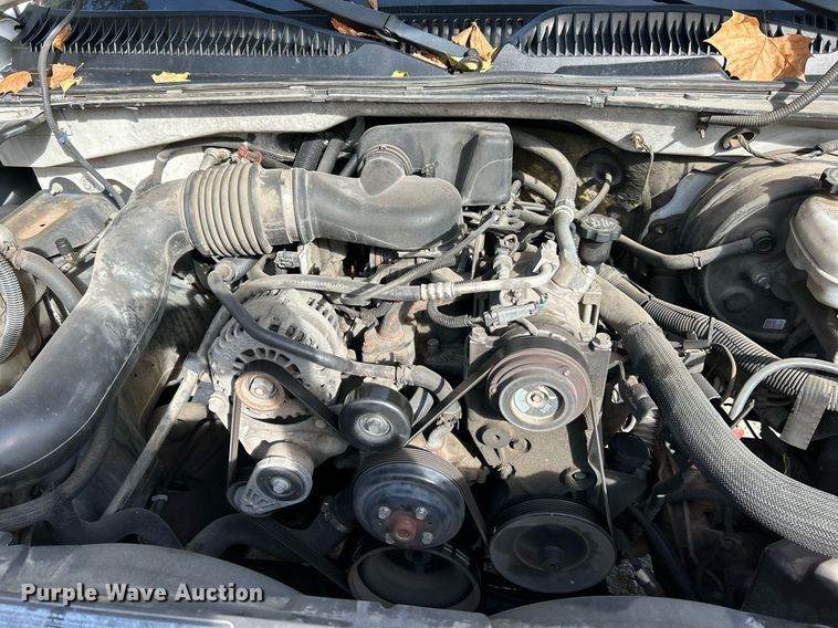 image for item NQ9988 2005 Chevrolet Silverado 1500  pickup truck