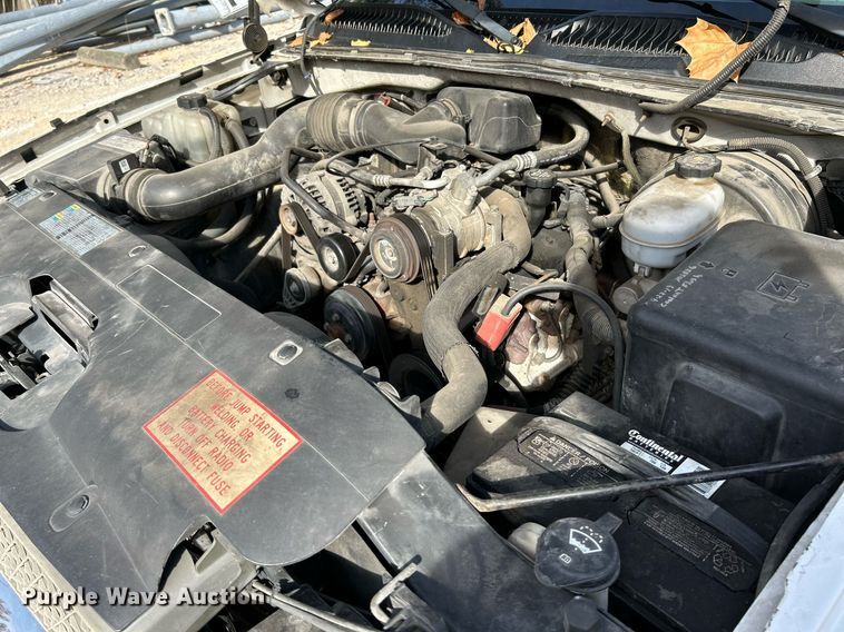 image for item NQ9988 2005 Chevrolet Silverado 1500  pickup truck