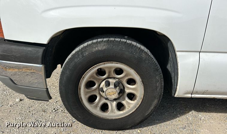 image for item NQ9988 2005 Chevrolet Silverado 1500  pickup truck