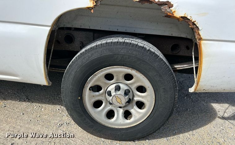 image for item NQ9988 2005 Chevrolet Silverado 1500  pickup truck