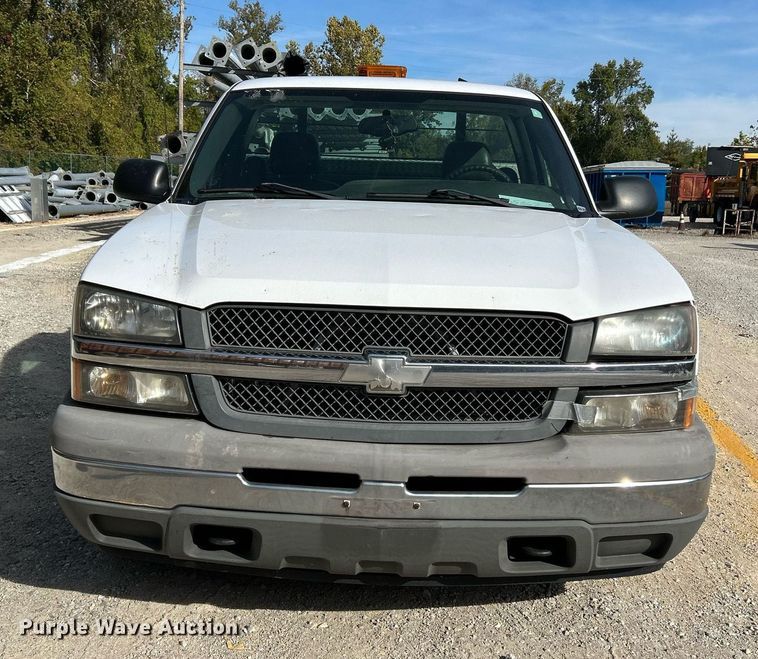 image for item NQ9989 2005 Chevrolet Silverado 1500  pickup truck