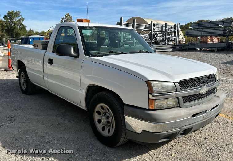 image for item NQ9989 2005 Chevrolet Silverado 1500  pickup truck
