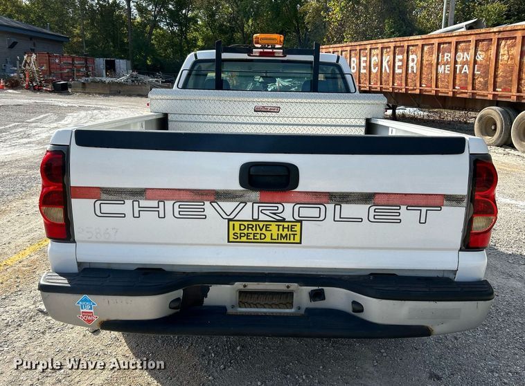 image for item NQ9989 2005 Chevrolet Silverado 1500  pickup truck