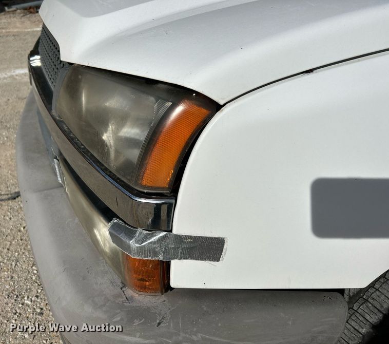 image for item NQ9989 2005 Chevrolet Silverado 1500  pickup truck