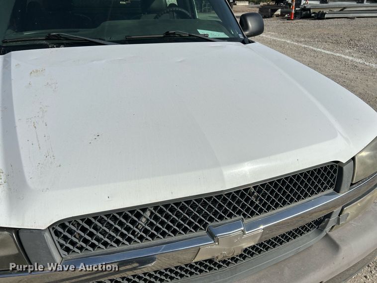 image for item NQ9989 2005 Chevrolet Silverado 1500  pickup truck
