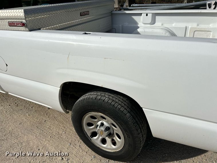 image for item NQ9989 2005 Chevrolet Silverado 1500  pickup truck
