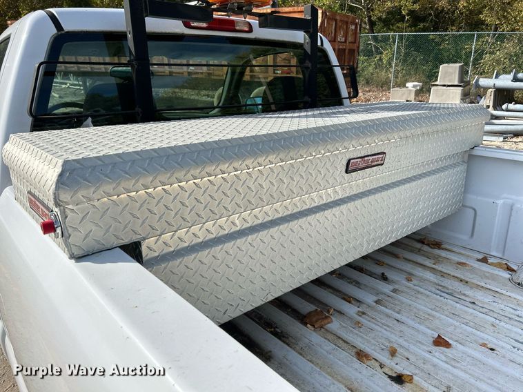 image for item NQ9989 2005 Chevrolet Silverado 1500  pickup truck