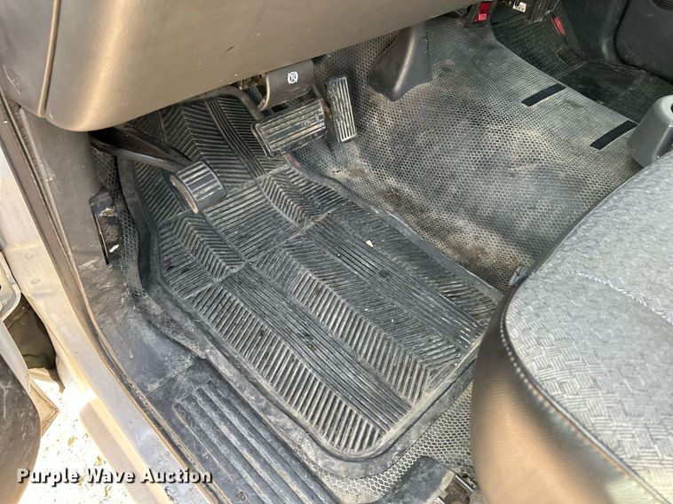 image for item NQ9989 2005 Chevrolet Silverado 1500  pickup truck