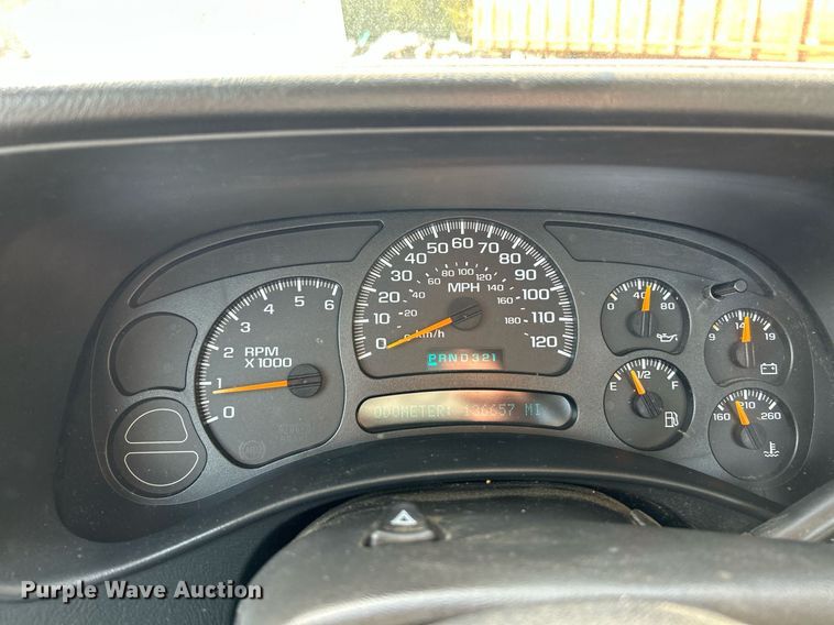 image for item NQ9989 2005 Chevrolet Silverado 1500  pickup truck