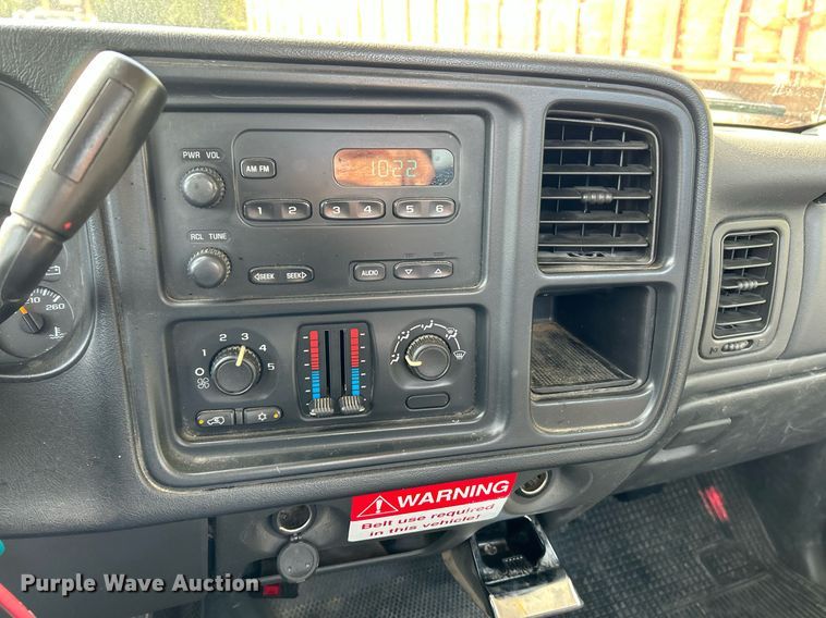image for item NQ9989 2005 Chevrolet Silverado 1500  pickup truck