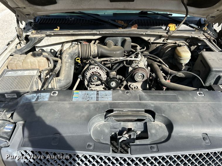 image for item NQ9989 2005 Chevrolet Silverado 1500  pickup truck