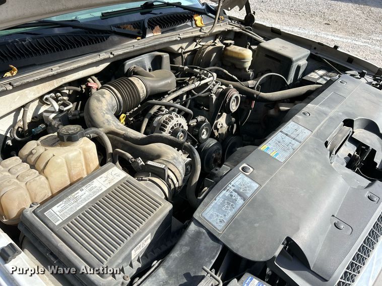 image for item NQ9989 2005 Chevrolet Silverado 1500  pickup truck