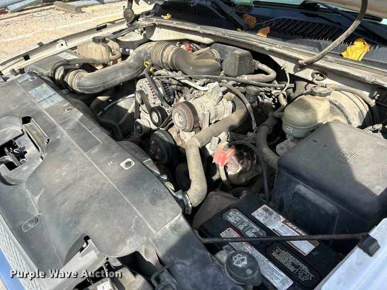 image for item NQ9989 2005 Chevrolet Silverado 1500  pickup truck