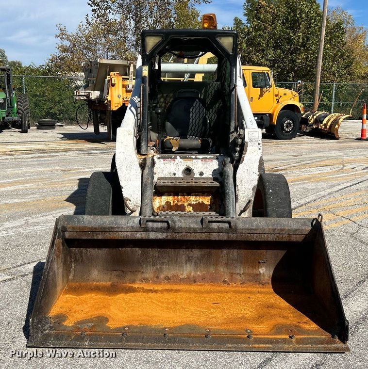 image for item NQ9991 2007 Bobcat S300  skid steer loader