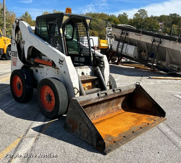 image for item NQ9991 2007 Bobcat S300  skid steer loader