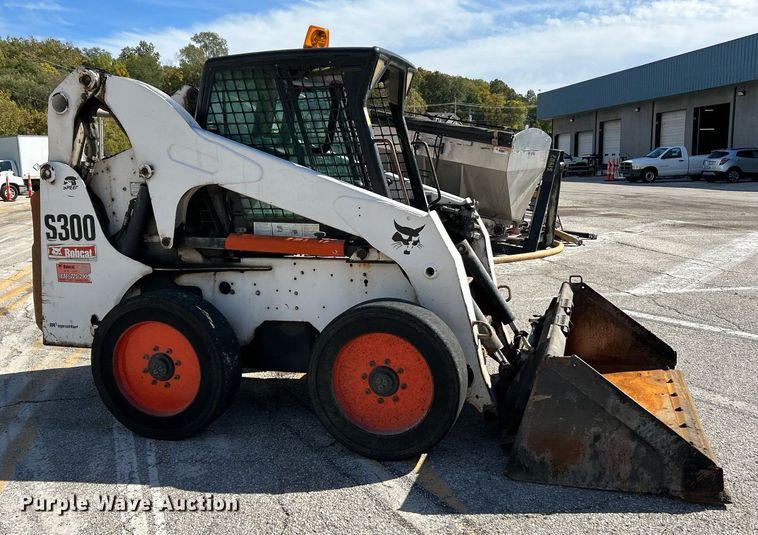 image for item NQ9991 2007 Bobcat S300  skid steer loader