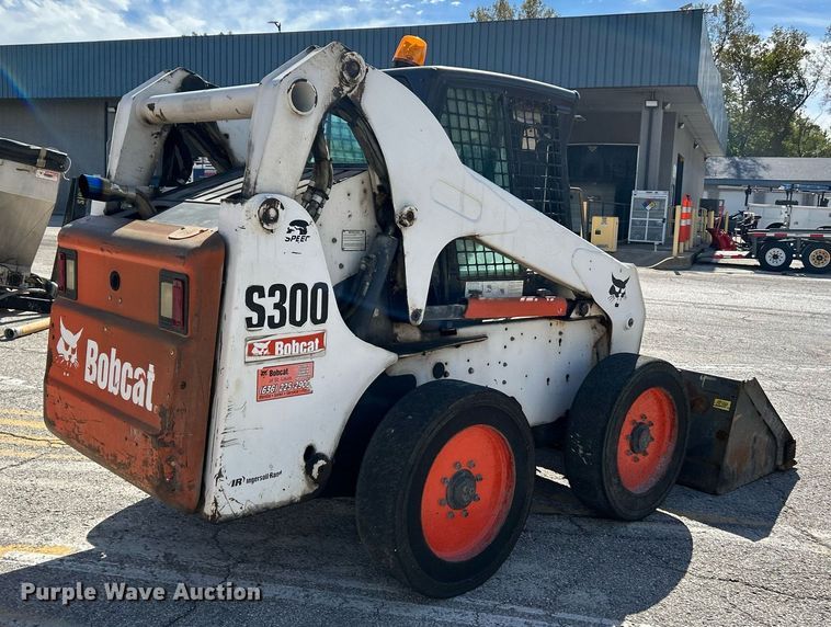 image for item NQ9991 2007 Bobcat S300  skid steer loader