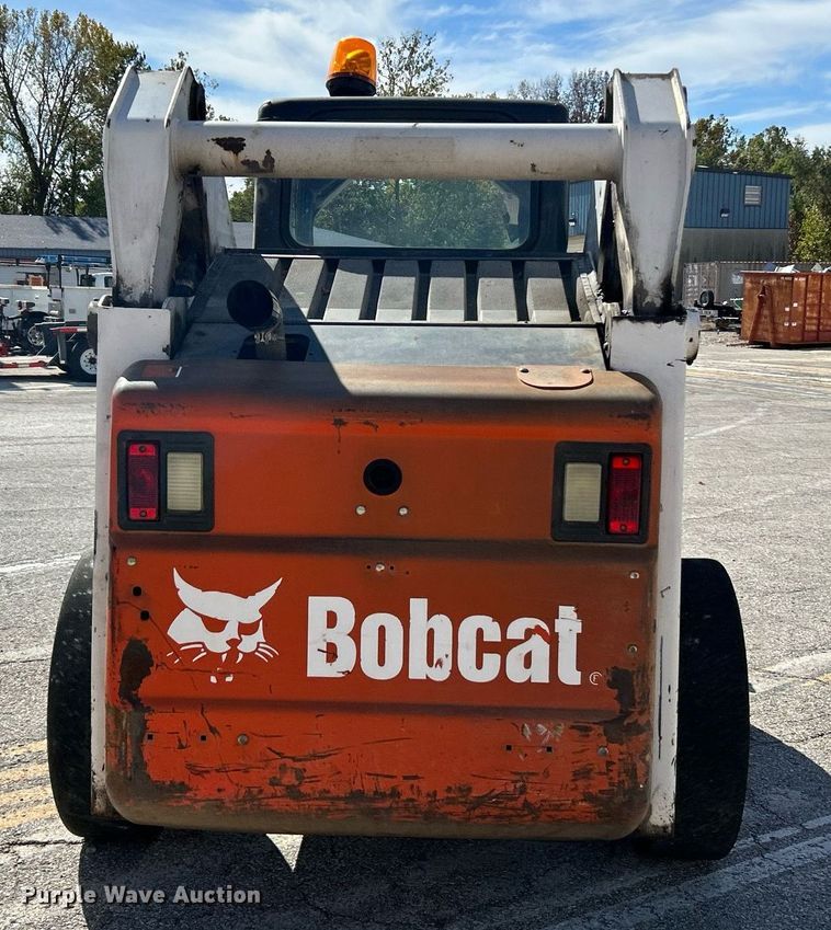 image for item NQ9991 2007 Bobcat S300  skid steer loader