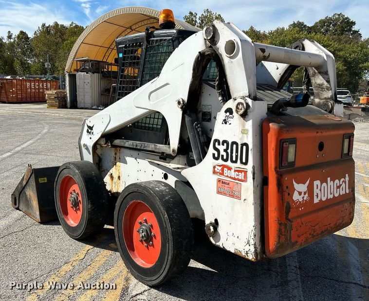 image for item NQ9991 2007 Bobcat S300  skid steer loader
