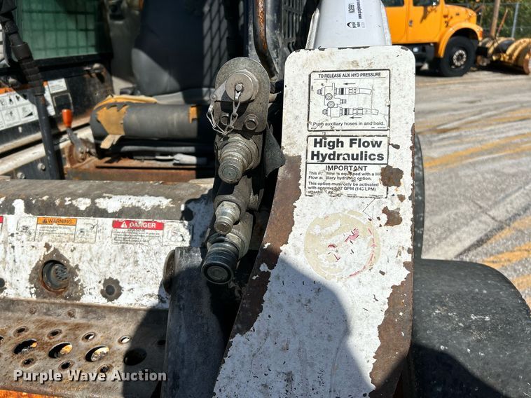 image for item NQ9991 2007 Bobcat S300  skid steer loader