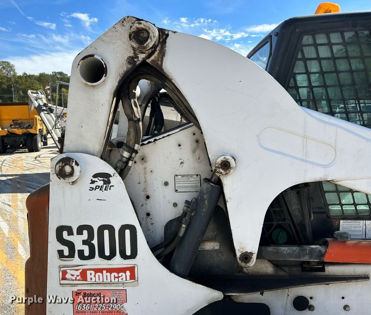 image for item NQ9991 2007 Bobcat S300  skid steer loader