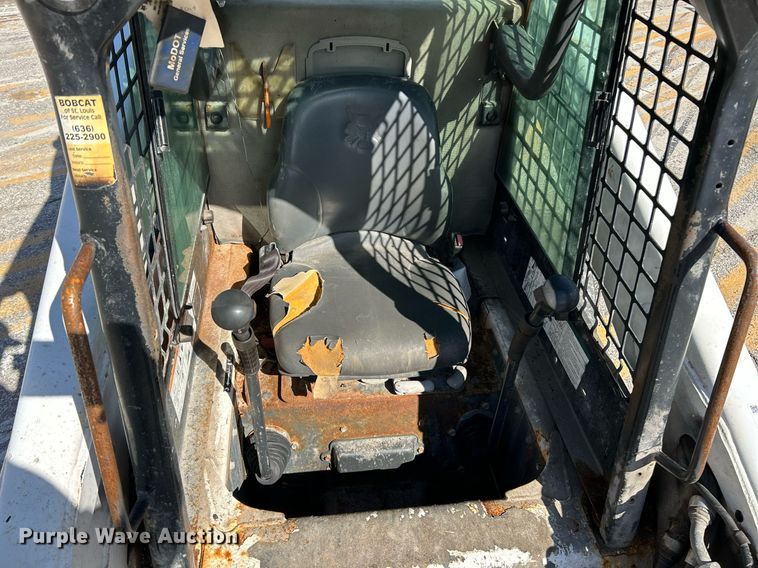 image for item NQ9991 2007 Bobcat S300  skid steer loader