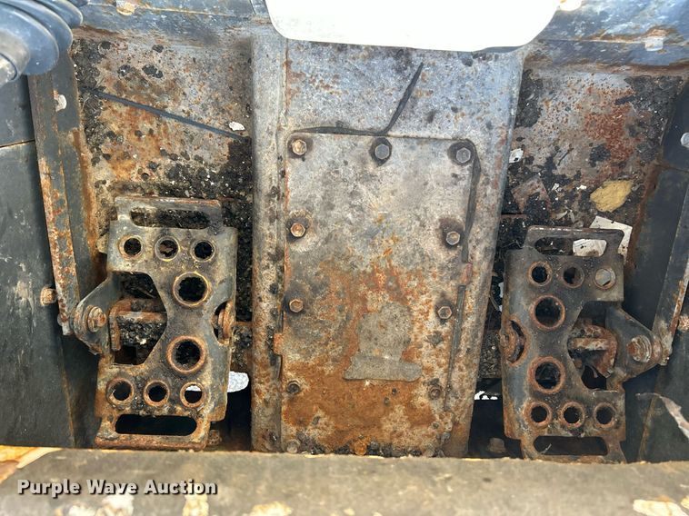 image for item NQ9991 2007 Bobcat S300  skid steer loader