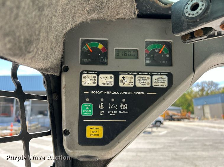 image for item NQ9991 2007 Bobcat S300  skid steer loader