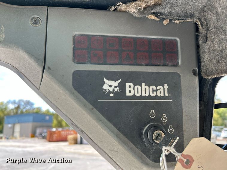 image for item NQ9991 2007 Bobcat S300  skid steer loader