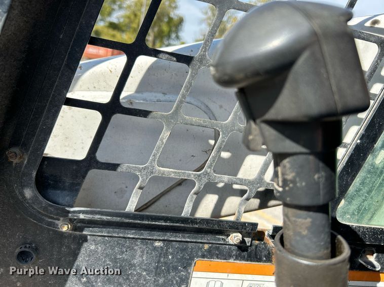 image for item NQ9991 2007 Bobcat S300  skid steer loader
