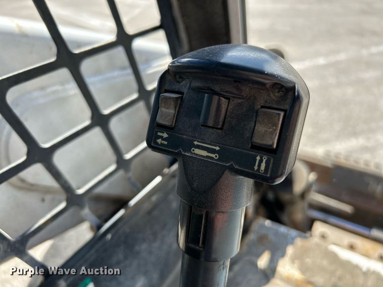 image for item NQ9991 2007 Bobcat S300  skid steer loader