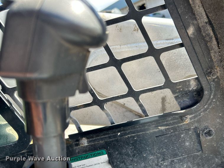 image for item NQ9991 2007 Bobcat S300  skid steer loader