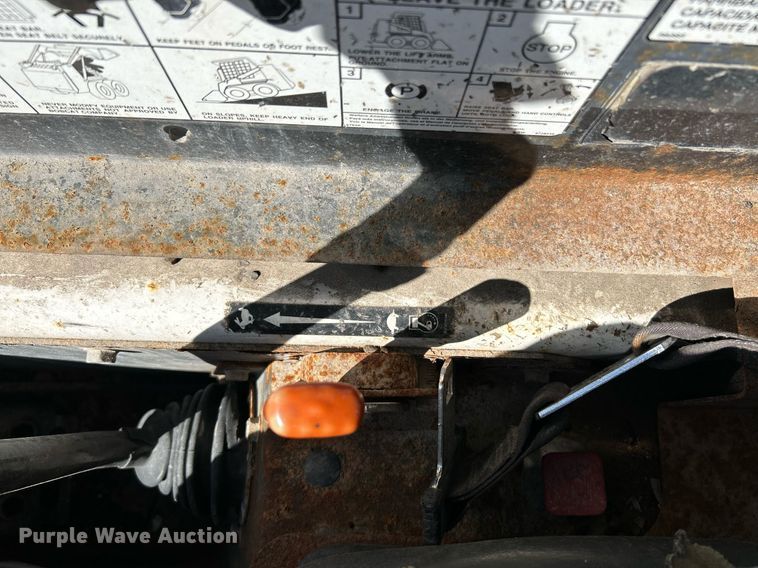 image for item NQ9991 2007 Bobcat S300  skid steer loader