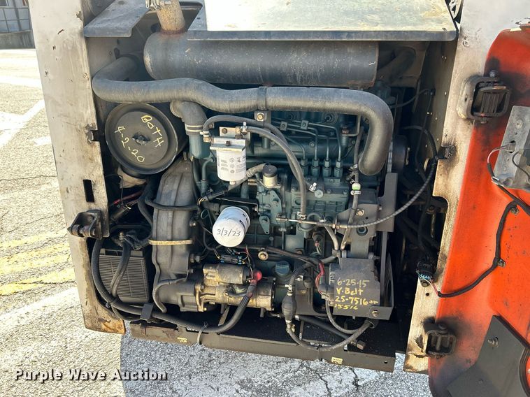 image for item NQ9991 2007 Bobcat S300  skid steer loader