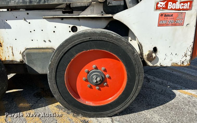 image for item NQ9991 2007 Bobcat S300  skid steer loader