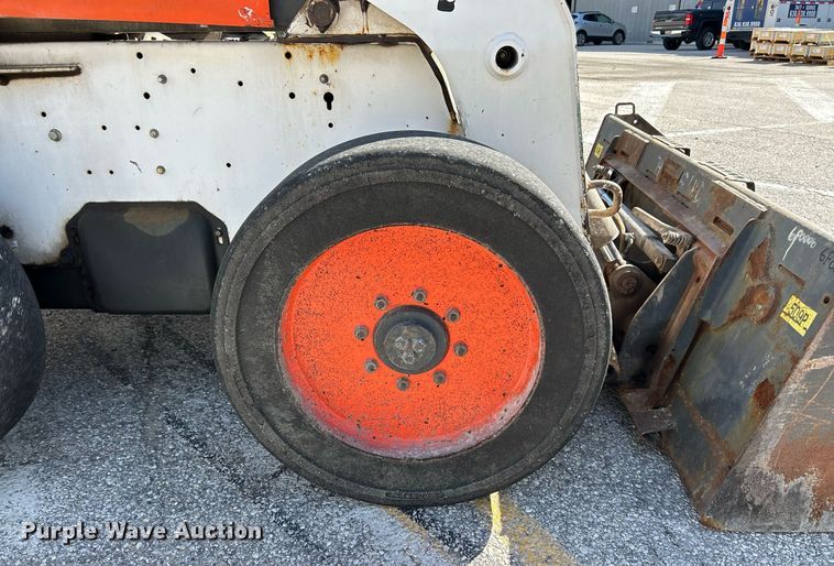 image for item NQ9991 2007 Bobcat S300  skid steer loader
