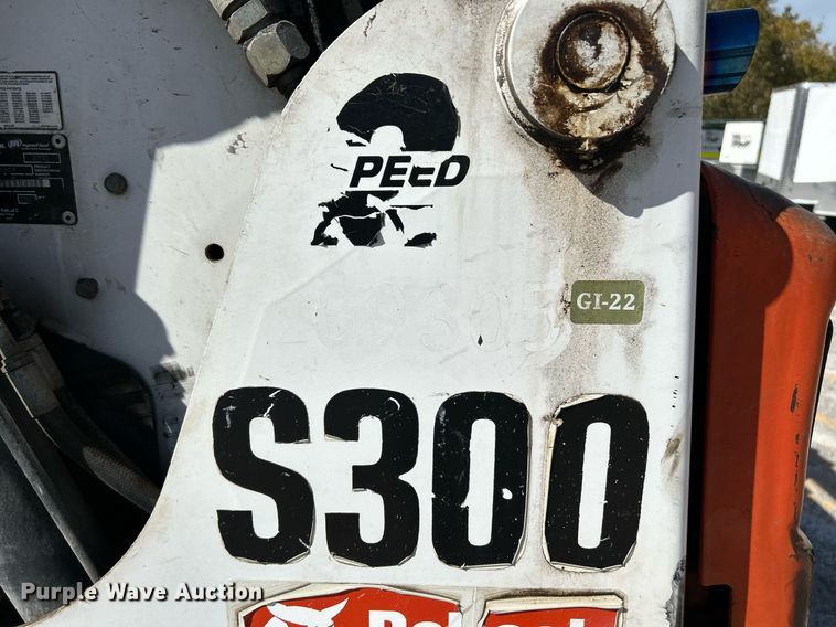 image for item NQ9991 2007 Bobcat S300  skid steer loader