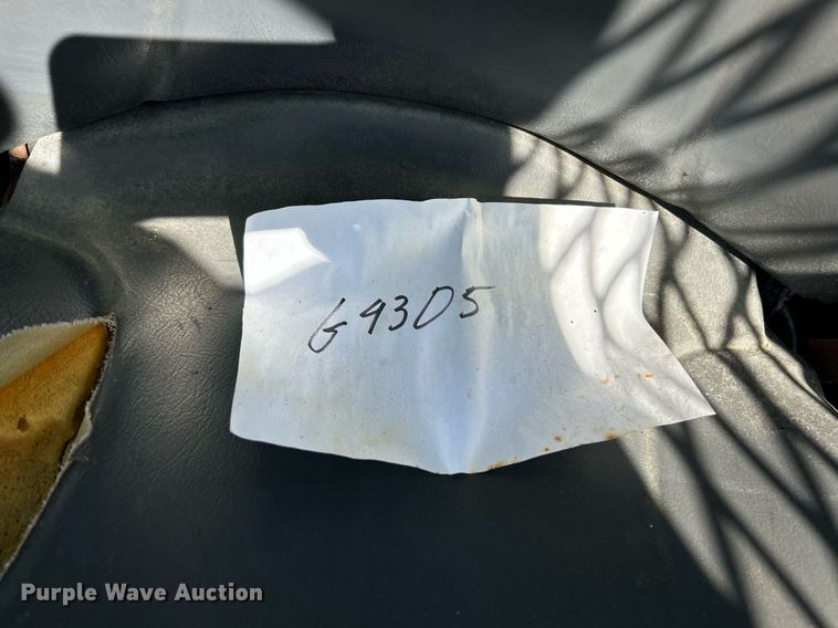 image for item NQ9991 2007 Bobcat S300  skid steer loader