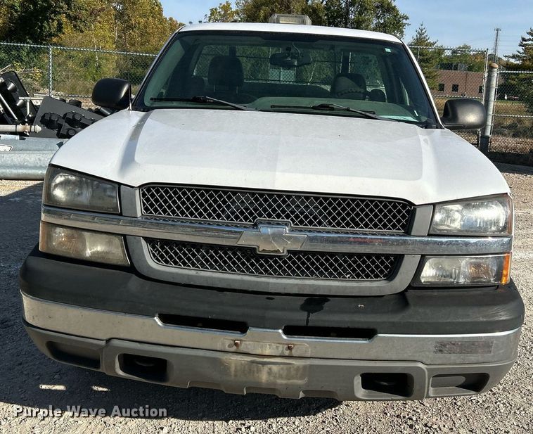 image for item NQ9992 2005 Chevrolet Silverado 1500  pickup truck
