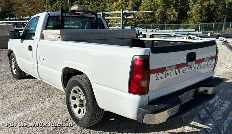 image for item NQ9992 2005 Chevrolet Silverado 1500  pickup truck