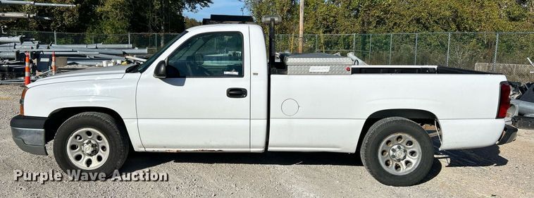 image for item NQ9992 2005 Chevrolet Silverado 1500  pickup truck