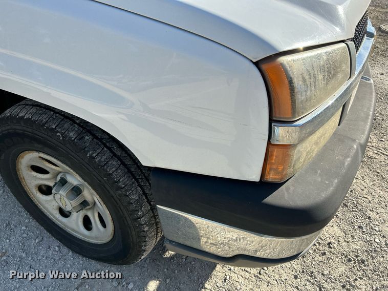 image for item NQ9992 2005 Chevrolet Silverado 1500  pickup truck