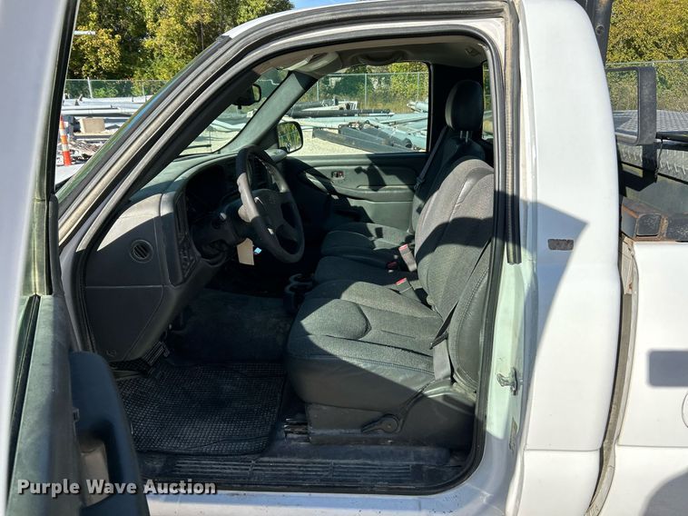 image for item NQ9992 2005 Chevrolet Silverado 1500  pickup truck