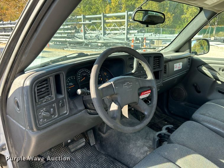 image for item NQ9992 2005 Chevrolet Silverado 1500  pickup truck